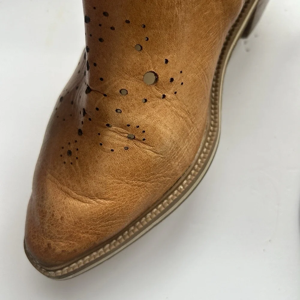 Kelsi Dagger Brooklyn Crestone Ankle Boots Women 8 Tan Perforated Leather C386RX
